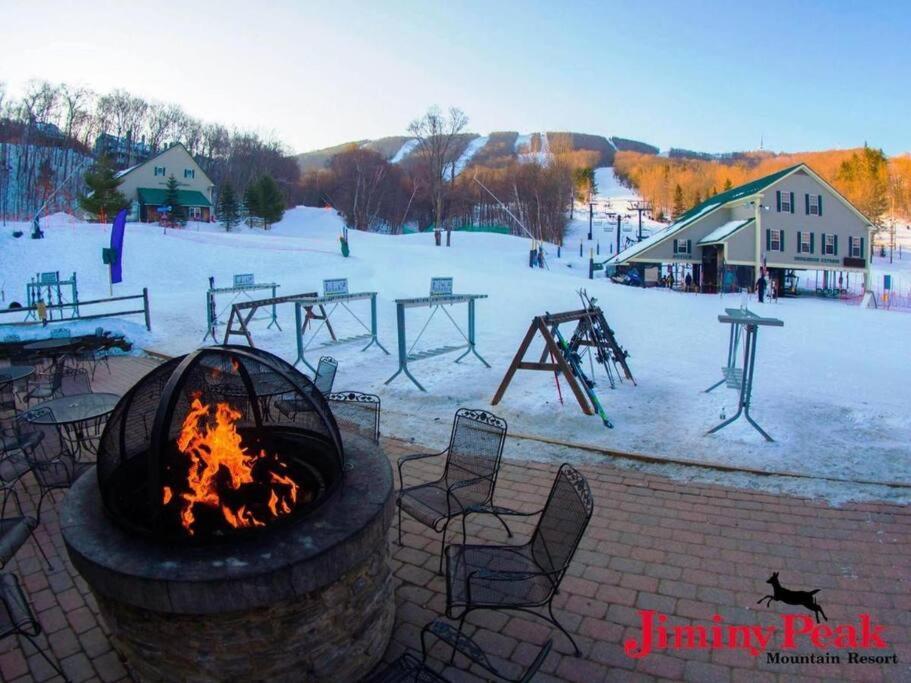 Gorgeous New Zen Suite Sleeps 4-Ski On Off Jiminy Hancock Exterior foto